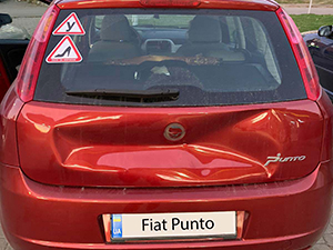 Складна вм'ятина на багажнику Fiat Punto